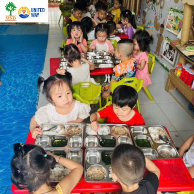 NHỮNG BỮA CƠM HỒNG – KHỞI ĐỘNG MÙA HÈ ĐẦY NĂNG LƯỢNG CHO TRẺ EM VÙNG CAO