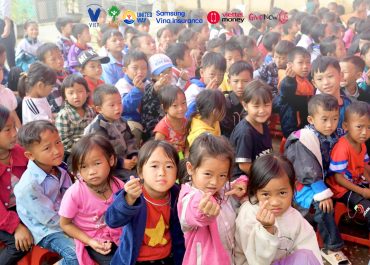 Trao tặng công trình Nhà vệ sinh kết hợp nhà tắm và đồ dúng sinh hoạt thiết yếu cho hơn 300 em học sinh trường PTDTBT TH&THCS Chế Tạo, xã Chế Tạo, tỉnh Lào Cai