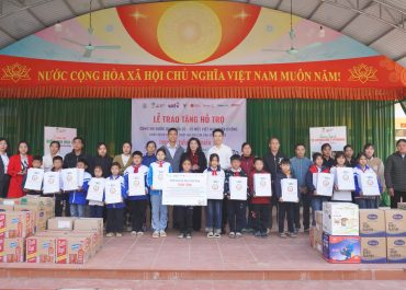 TRAO TẶNG HỖ TRỢ KHẮC PHỤC HẬU QUẢ THIỆT HẠI DO CƠN BÃO MATMO TẠI TRƯỜNG TIỂU HỌC THẦN SA, XÃ THẦN SA, TỈNH THÁI NGUYÊN