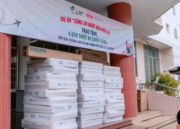 Sau mưa lũ, trường lớp sáng đèn trở lại: Hỗ trợ hơn 8.900 thiết bị điện cho 94 trường tại Đắk Lắk và Khánh Hòa