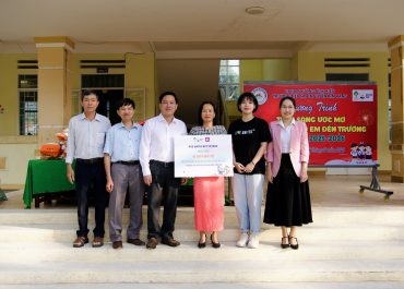 Mang Tết ấm đến học sinh khó khăn tại Đắk Lắk sau mưa lũ